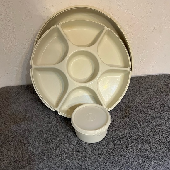Kitchen Tupperware Divided Veggie Tray With Dip Cup Poshmark